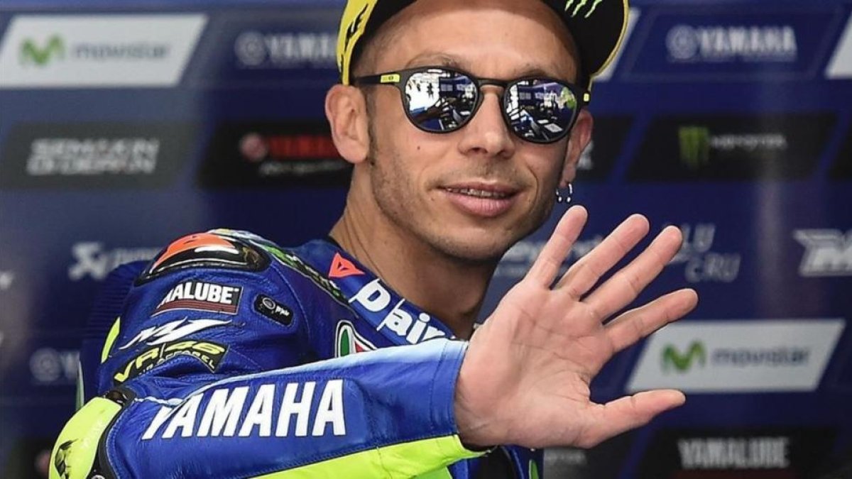 El campeonísimo italiano Valentino Rossi sigue ejerciendo su poder en Yamaha.-/ AFP / JOSEP LAGO
