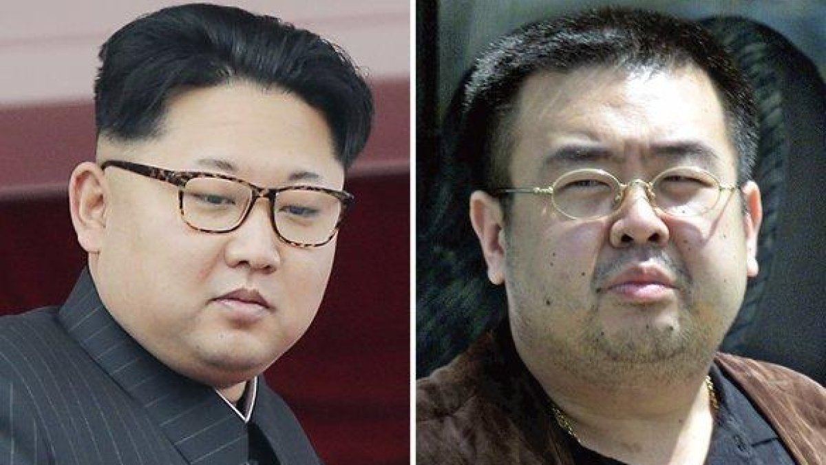 Kim Jong-nam (derecha) fue asesinado en febrero de 2017 en el aeropuerto de Kuala Lumpur por dos mujeres.-AP