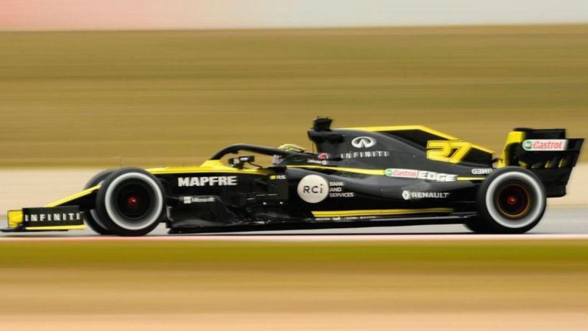 Nico Hulkenberg ha colocado hoy a Renault arriba, pero nadie considera a la fábrica francesa entre los favoritos.-AFP / JOSEP LAGO
