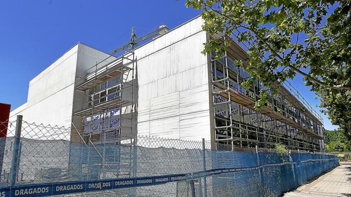 Estado de las obras del nuevo centro cívico de La Victoria.-J. M. LOSTAU