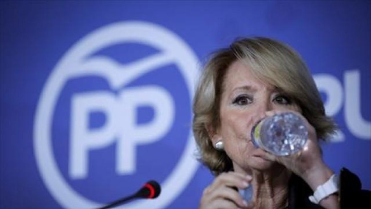 Esperanza Aguirre, en una rueda de prensa.-JOSÉ LUIS ROCA