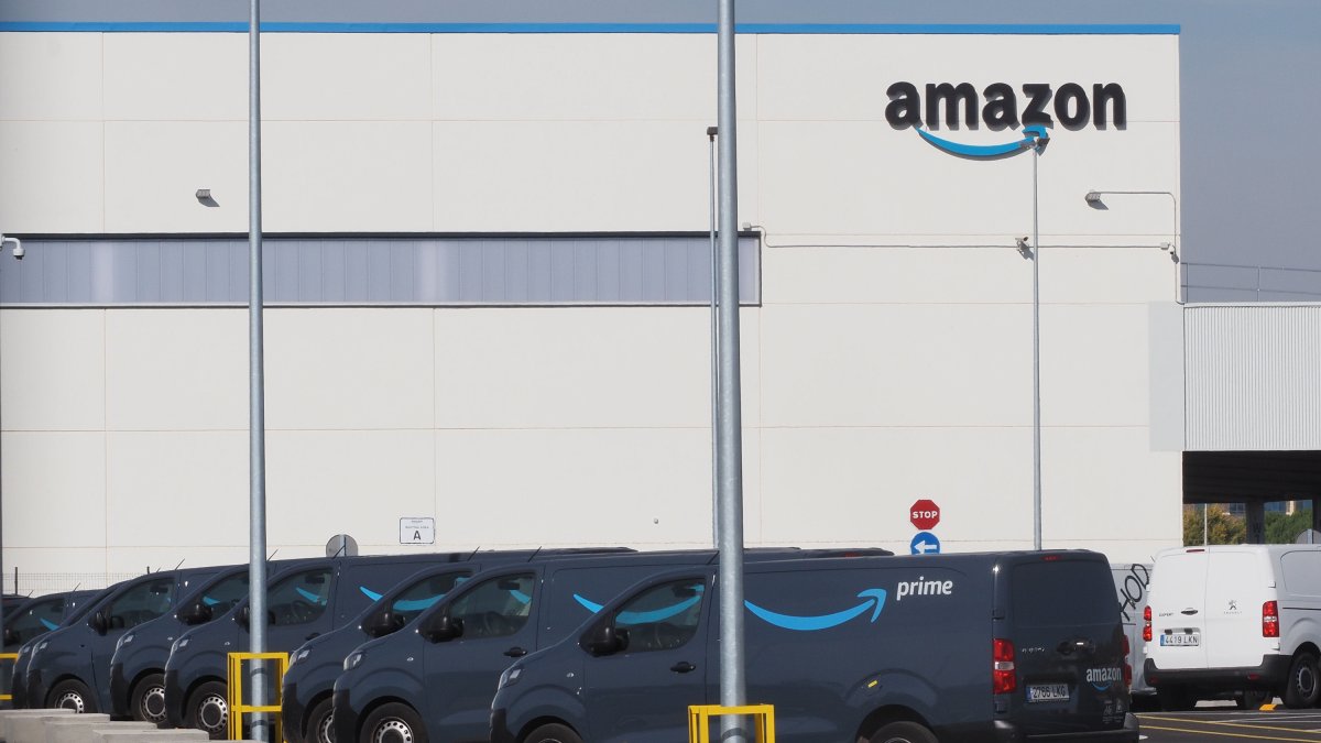 Primera jornada de trabajo en el centro de Amazon. / PHOTOGENIC