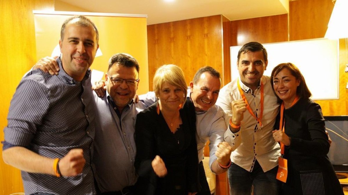 Candidatos de ciudadanos celebran los resultados de las elecciones-ICAL