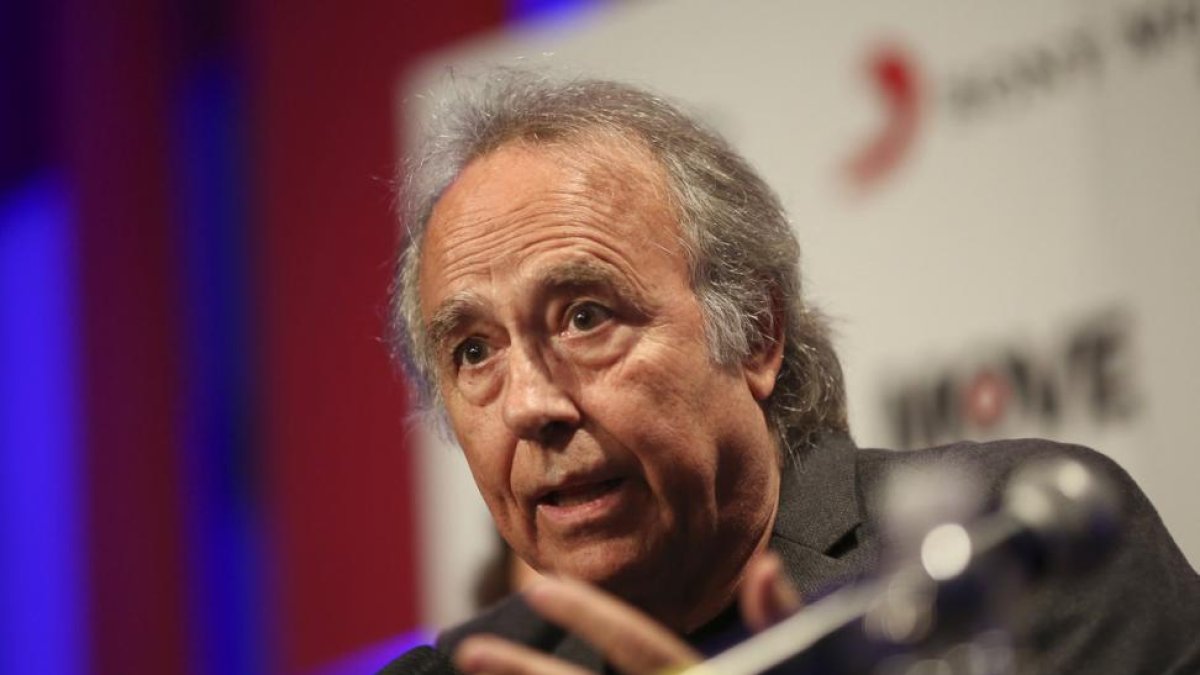Joan Manuel Serrat, en rueda de prensa, este lunes en Buenos Aires.-EFE
