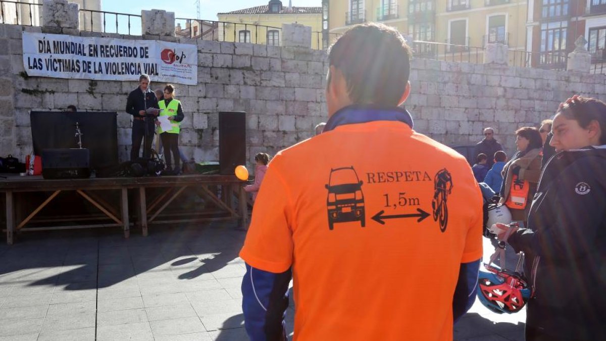 La plataforma Stop Accidentes organiza un acto de homenaje a las víctimas de accidentes de tráfico-LETICIA PÉREZ / ICAL