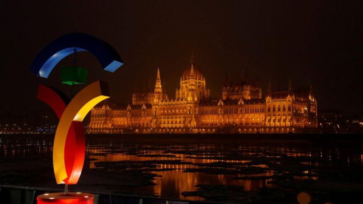 El parlamento húngaro y la imagen de los Juegos del 2024.-LASZLO BALOGH / REUTERS