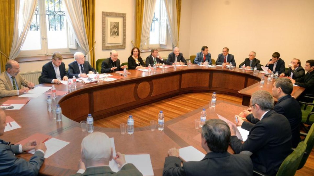 La consejera de Cultura y Turismo, María Josefa García Cirac, asiste al Patronato de la Fundación VIII Centenario de la Catedral de Burgos-Ricardo Ordóñez / ICAL