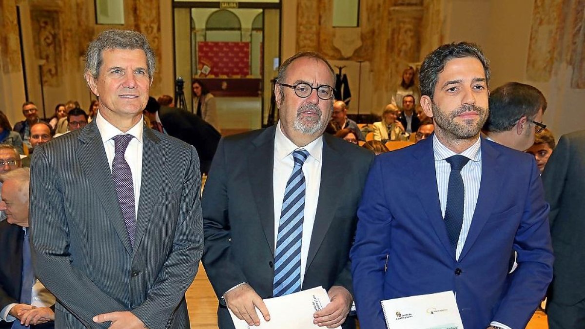 Francisco Riberas, Fernando Rey y César Pontvianne durante la presentación del programa.-ICAL