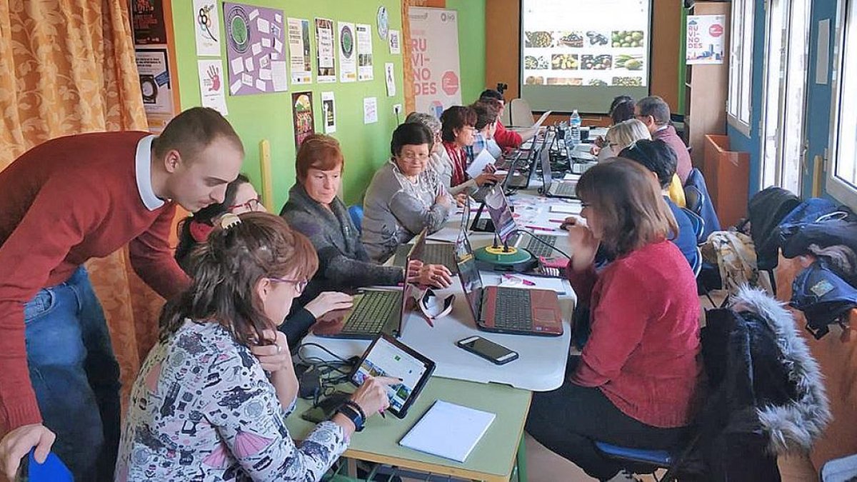 «Se trata de hacer uso de esta herramienta tan eficaz para mostrar cómo la actividad femenina rural va ya mucho más allá del campo y de las labores ganaderas».-ECB