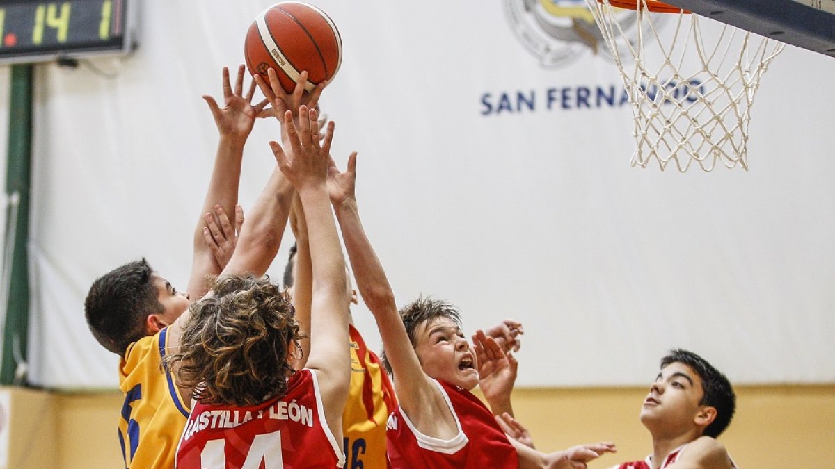 Imagen del Cataluña-Castilla y León de minibasket masculino. / FEB