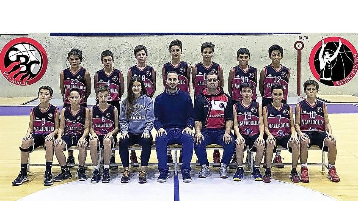 Foto de familia del equipo infantil B.-EL MUNDO
