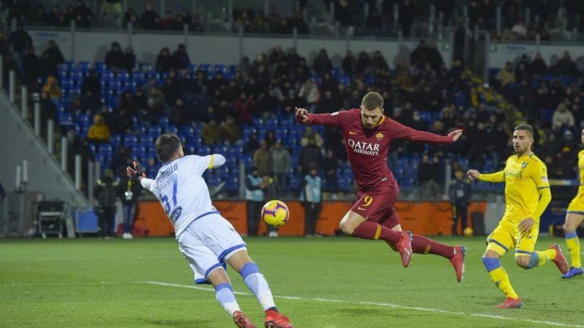 Edin Džeko fue el héroe del partido al marcar dos tantos-AS ROMA