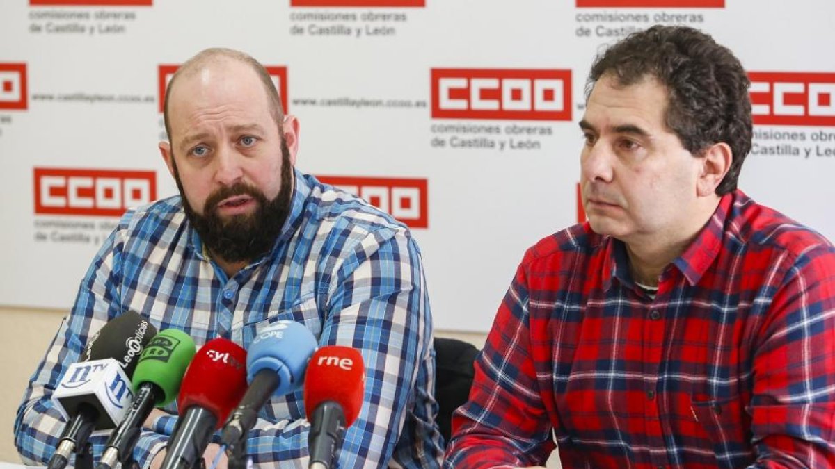 El secretario general de Industria de CCOO en León, Angel Manuel Santo, y Juan Maniel Ramos.-ICAL