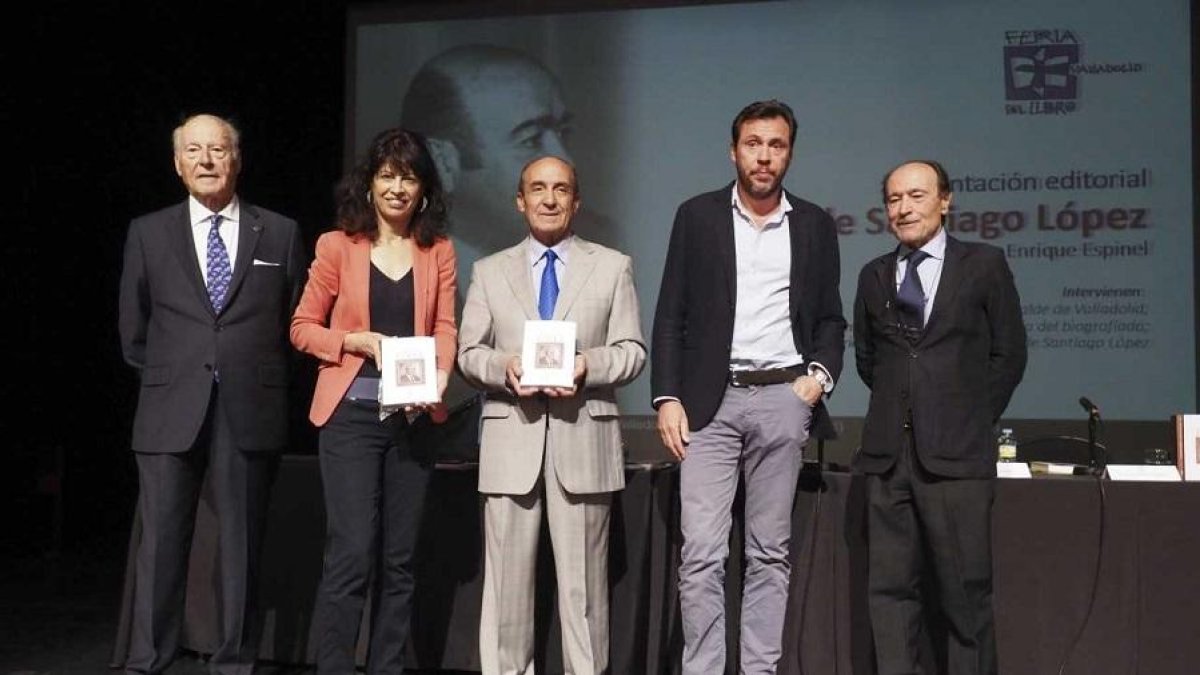 Presentación de ‘Retrato de Santiago López’, ayer en la Feria del Libro.-FLV