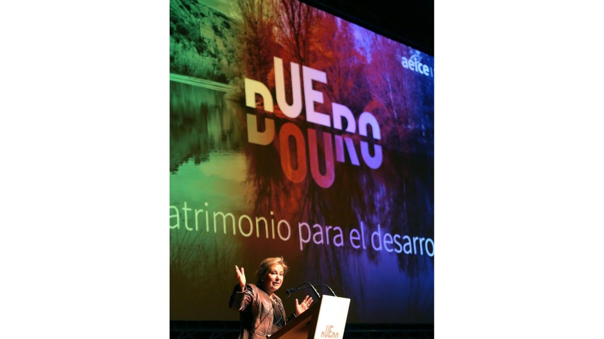 La vicepresidenta y consejera de Empleo, Rosa Valdeón, clausura la presentación del Plan Estratégico Duero Douro, que promueve la Agrupación Empresarial Innovadora de Construcción Eficiente (Aeice)-ICAL