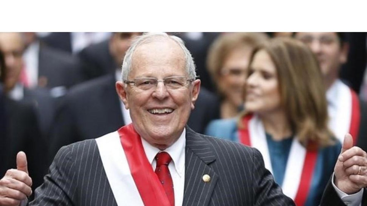 El nuevo presidente de Perú, Pedro Pablo Kuczynski, tras jurar el cargo en el Congreso, en Lima.-AFP / LUKA GONZALES