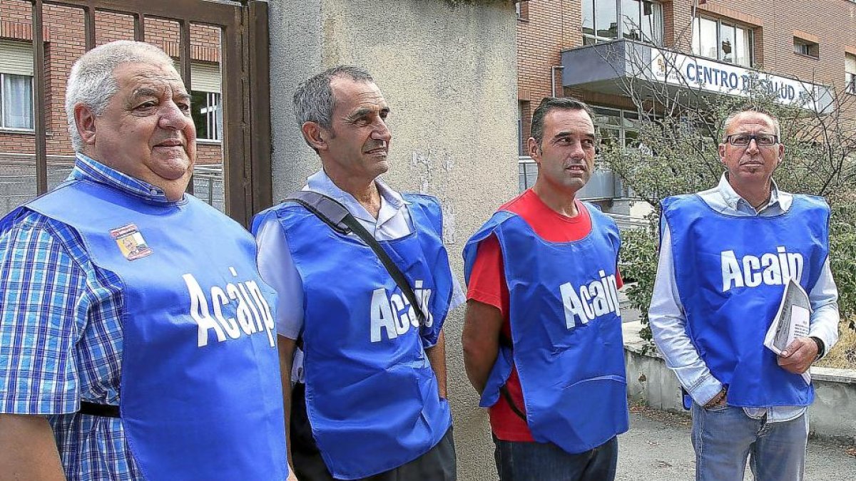 Cuatro representantes de la Agrupación de los Cuerpos de la Administración de Instituciones Penitenciarias.-ICAL
