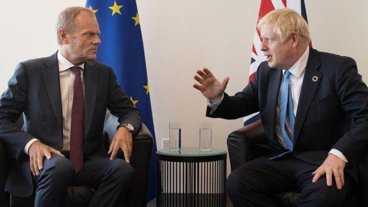 El presidente del Consejo Europeo, Donald Tusk, y el primer ministro británico, Boris Johnson, en un encuentro en la sede de Naciones Unidas, el pasado septiembre.-STEFAN ROUSSEAU (DPA)