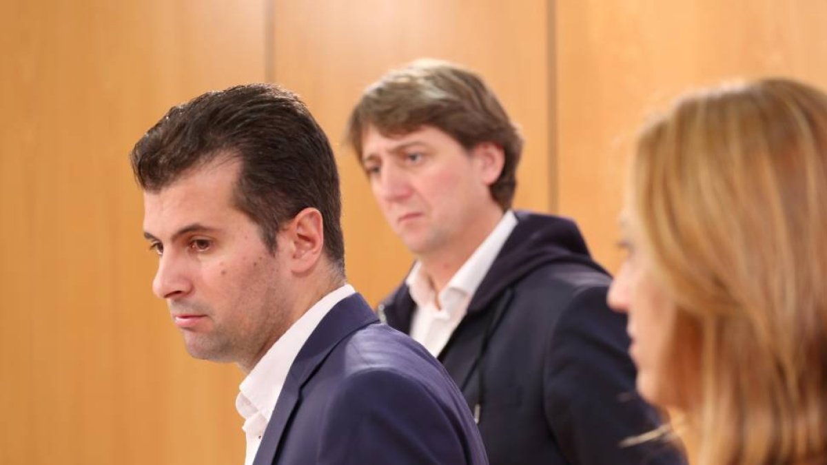El secretario general del PSOE de Castilla y León, Luis Tudanca, comparece en rueda de prensa junto al alcalde de Soria, Carlos Martínez, y la secretaria de Política Municipal, Virginia Barcones-Ical