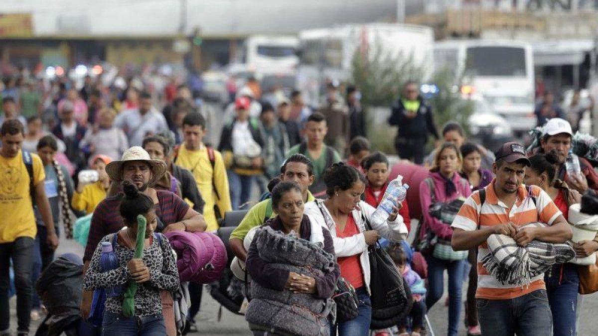 Unos 150 centroamericanos  integrantes de la primera caravana migrante que entro a Mexico el 19 de octubre  llegaron  al central estado mexicano de Puebla donde manana domingo esperaran a unas 4 500 personas que se quedaron en distintos municipios del est-HILDA RÍOS (EFE)