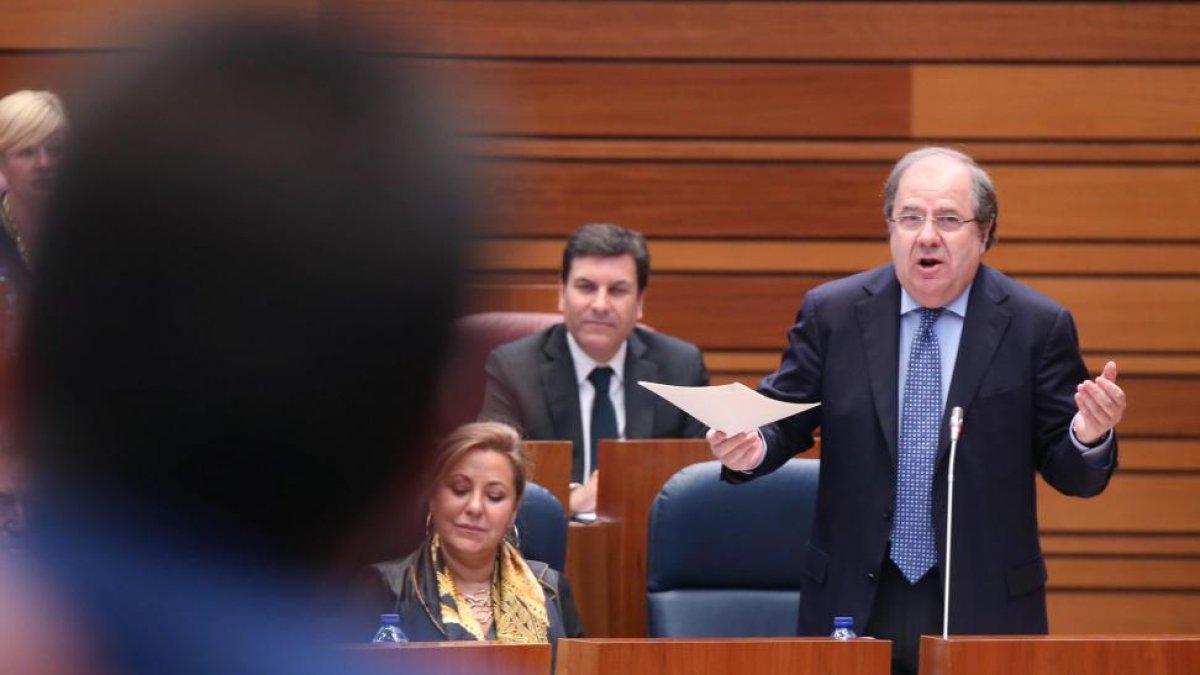 El presidente de la Junta, Juan Vicente Herrera, durante su intervención en el Pleno de las Cortes de Castilla y León-ICAL