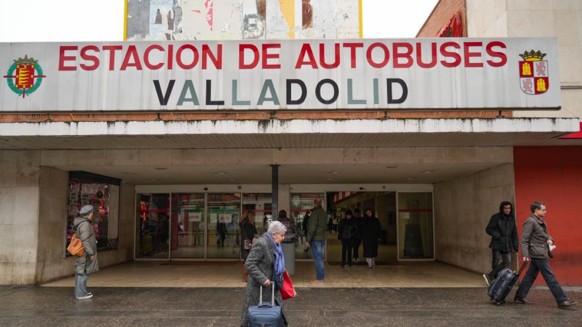 Exterior de la estación de autobuses de Valladolid. -J.M. LOSTAU