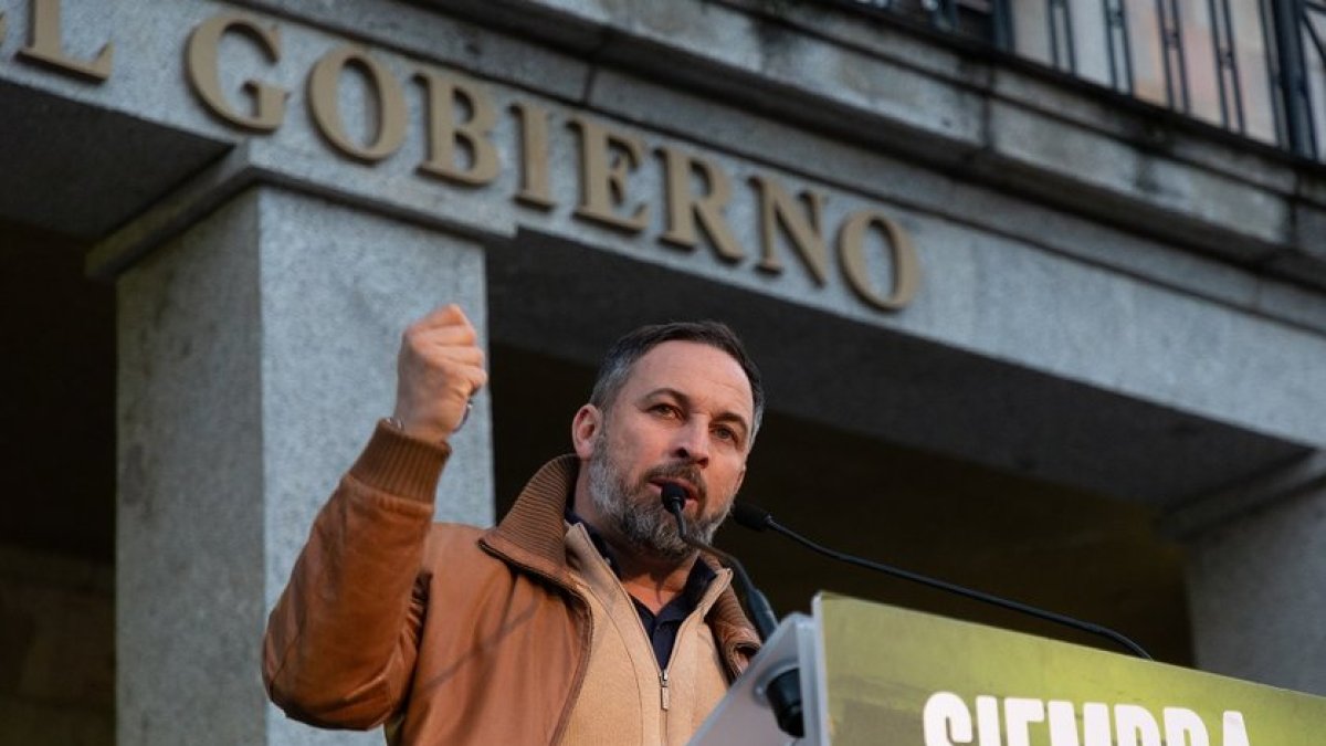 El presidente de VOX, Santiago Abascal, y el candidato a la Presidencia de la Junta, Juan García-Gallardo. - ICAL
