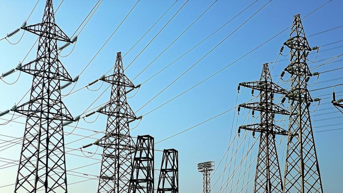 Tendido eléctrico a su paso por Valladolid.-EL MUNDO