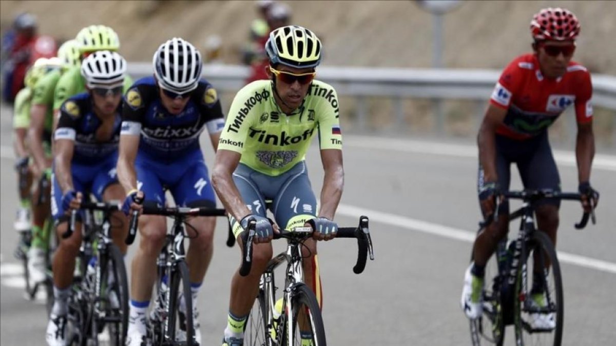 Nairo Quintana y Contador, durante la etapa con final en Formigal.-EFE / JAVIER LIZON