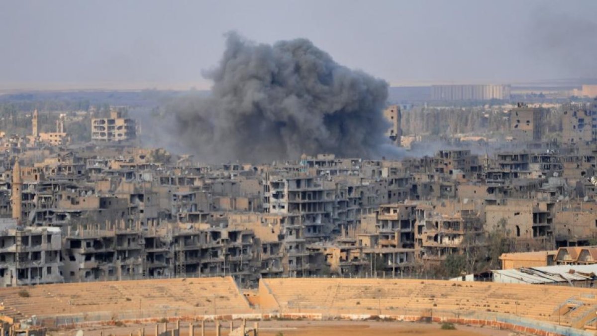 La ciudad de Deir Ezzor, tras la operación militar de las fuerzas sirias contra el Estado Islámico-(EI). / AFP / STRINGER (AFP)