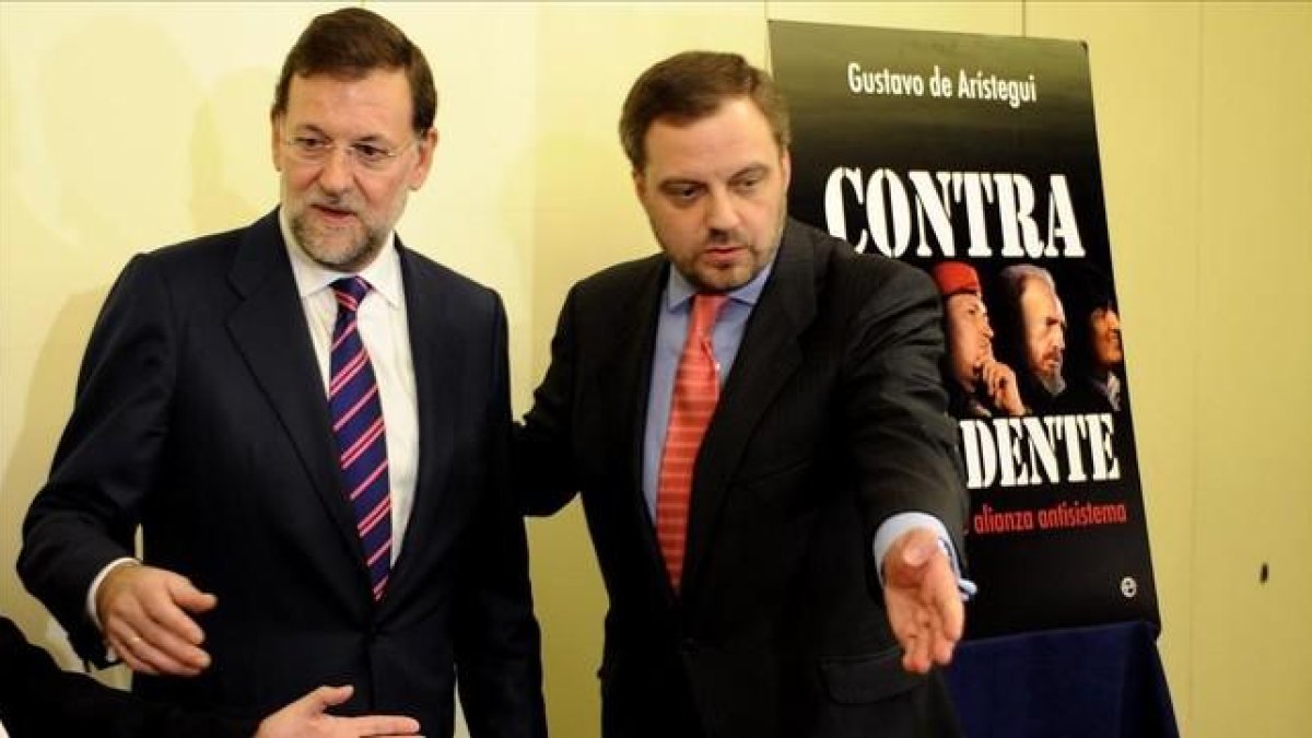 Arístegui junto a Mariano Rajoy, en una imagen de archivo.-JOSÉ LUIS ROCA