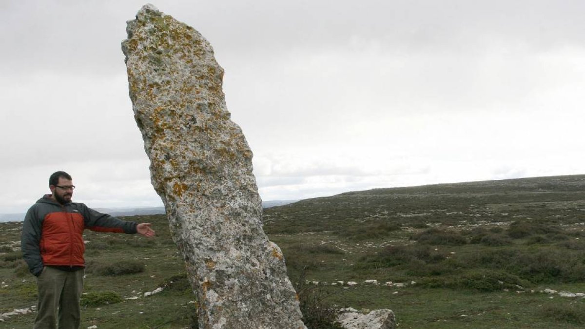 Menhir de Cantohito en el páramo-Ical