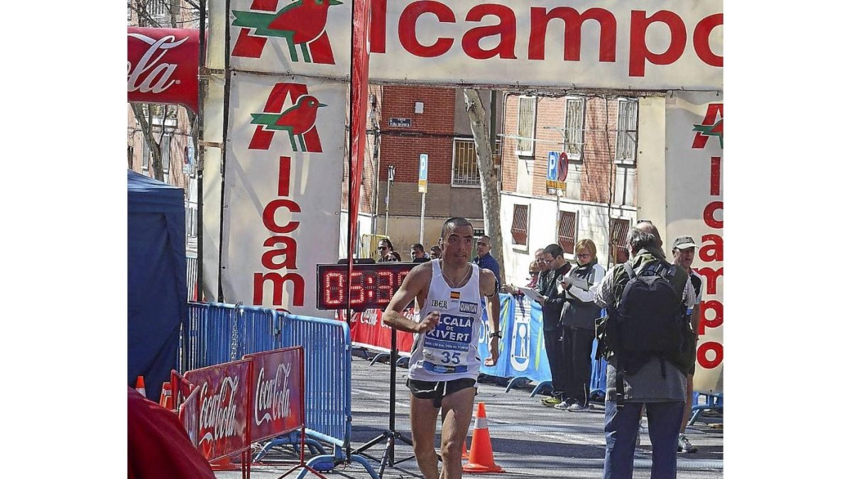 Javier Lozano, entrando en meta en Madrid-El Mundo