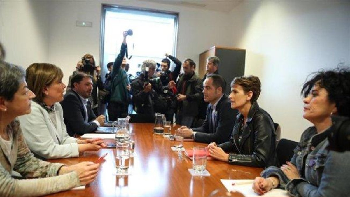 Reunión entre la candidata socialista a la Presidencia de Navarra, María Chivite, y los representantes de Geroa Bai en el Parlamento regional.-EUROPA PRESS