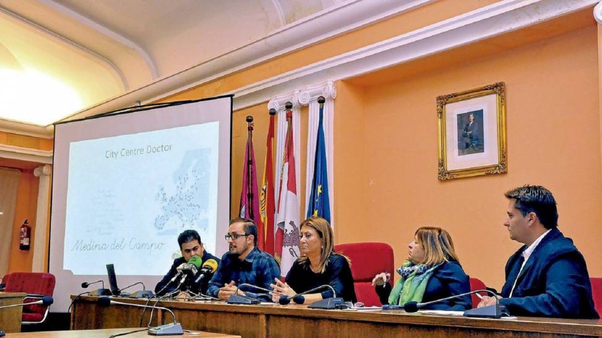 Blanes, Lorente, López, Alonso y Muriel ayer, durante la presentación de la estrategia europea.-Santiago
