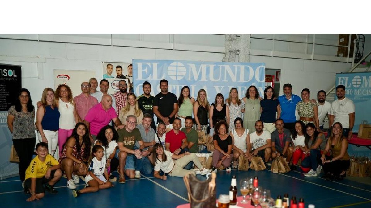 Entrega de premios de la VIII Liga Mundo Pádel y Liga LIP Interclubes. / PHOTOGENIC