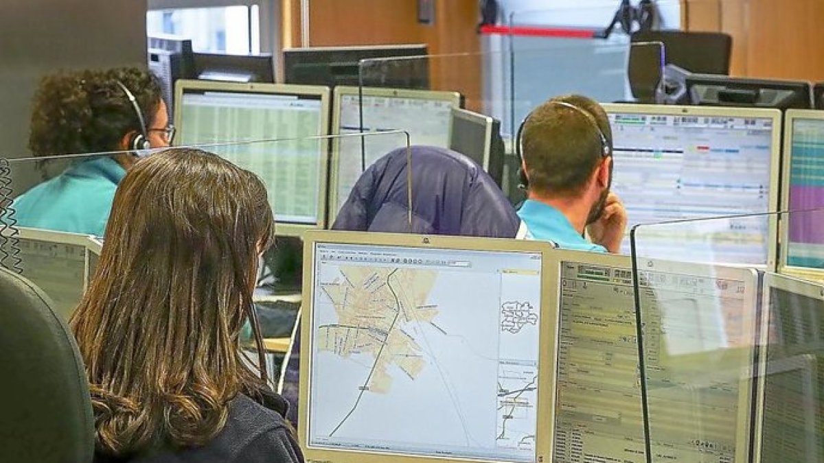 Trabajadores del servicio de emergencias 112.- PHOTOGENIC