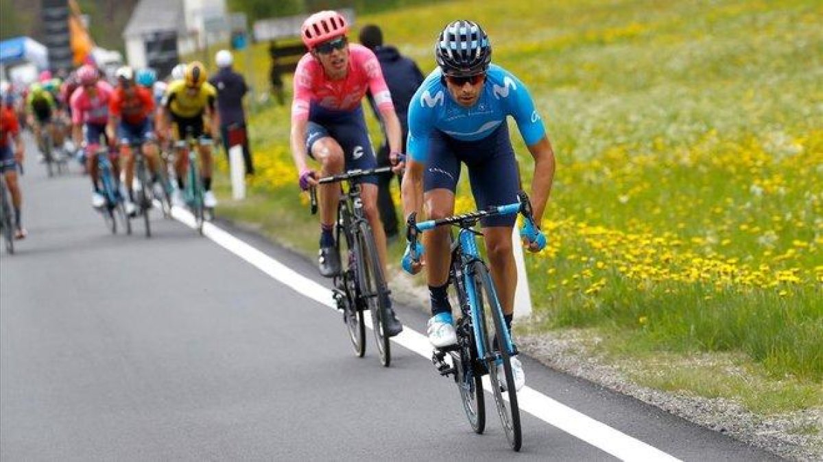 Mikel Landa, al poco de atacar.-LUK BENIES / AFP