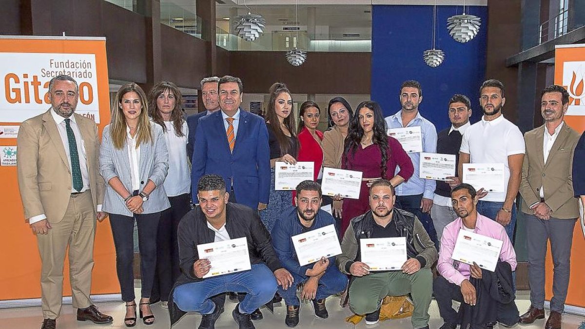 El consejero de Empleo asiste a la clausura del programa de formación ‘Aprender Trabajando’.-ICAL