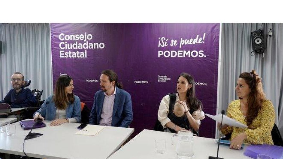 Pablo Iglesias e Irene Montero, junto a Pablo Echenique, Ione Belarra y Noelia Vera.-JOSÉ LUIS ROCA