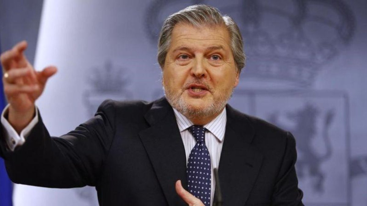 El portavoz del Gobierno, Íñigo Méndez de Vigo, este viernes en la rueda de prensa posterior al Consejo de Ministros.-AGUSTIN CATALAN