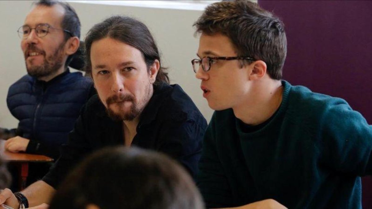 Iglesias y Errejón al inicio del Consejo Ciudadano Estatal, en la sede de Podemos (Madrid).-JUAN MANUEL PRATS