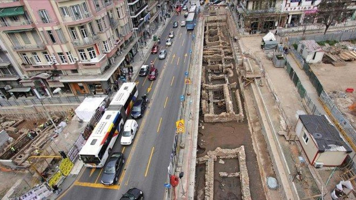 Tramo de la antigua vía romana en Salónica que Mitsozakis quiere trasladar para acabar el metro.-EFE / MINISTERIO DE CULTURA DE GRECIA