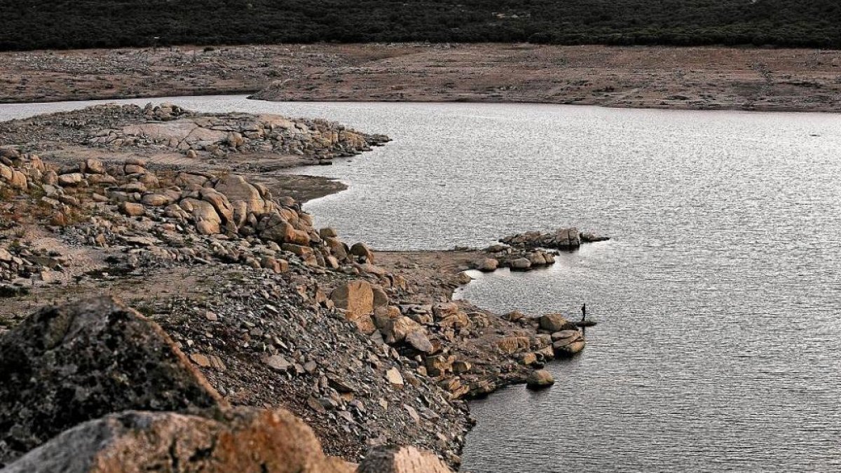 Imagen del embalse de las Cogotas al 16% de su capacidad, en una imagen de archivo.-RICARDO MUÑOZ