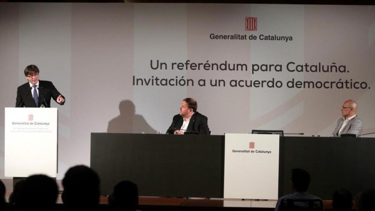 Carles Puigdemont, durante su conferencia en Madrid sobre el referéndum, este lunes.-JUAN MANUEL PRATS
