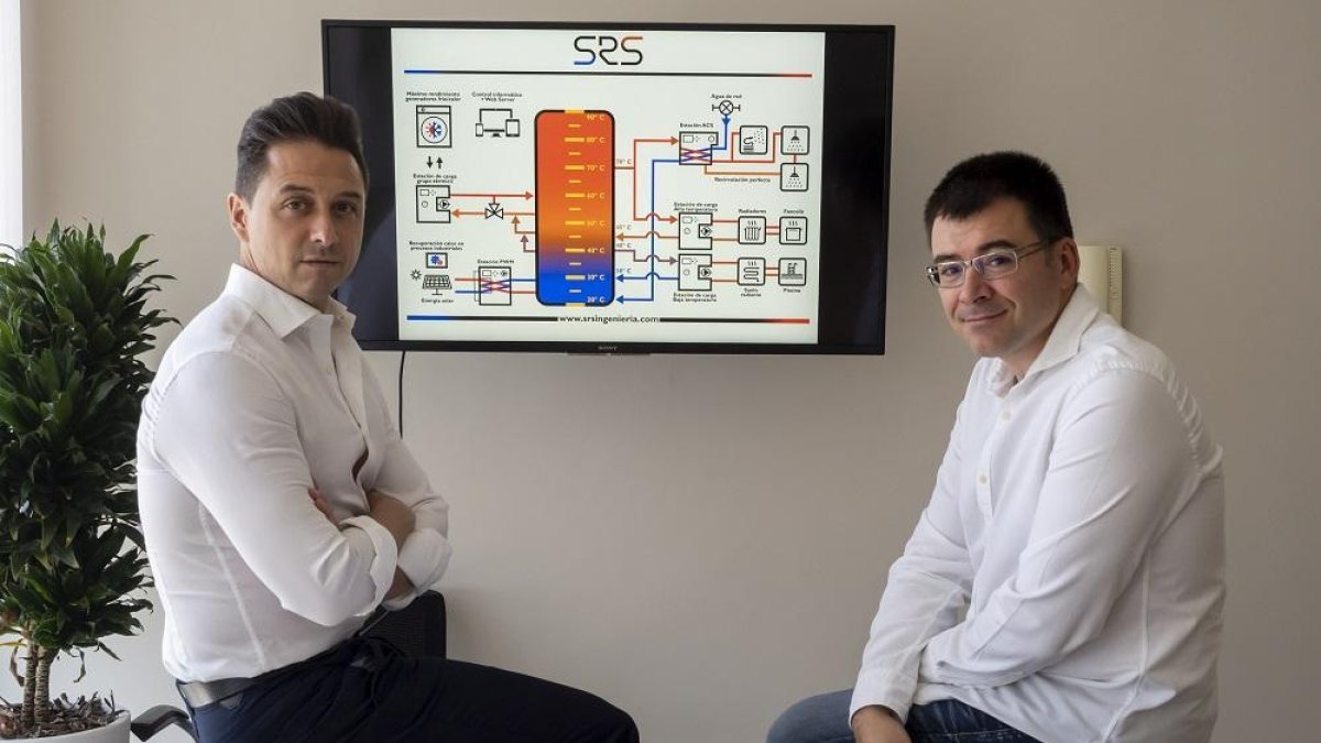 Israel Pérez y Marcos Arranz en las instalaciones de la empresa en el polígono San Cristóbal de Valladolid.-PHOTOGENIC