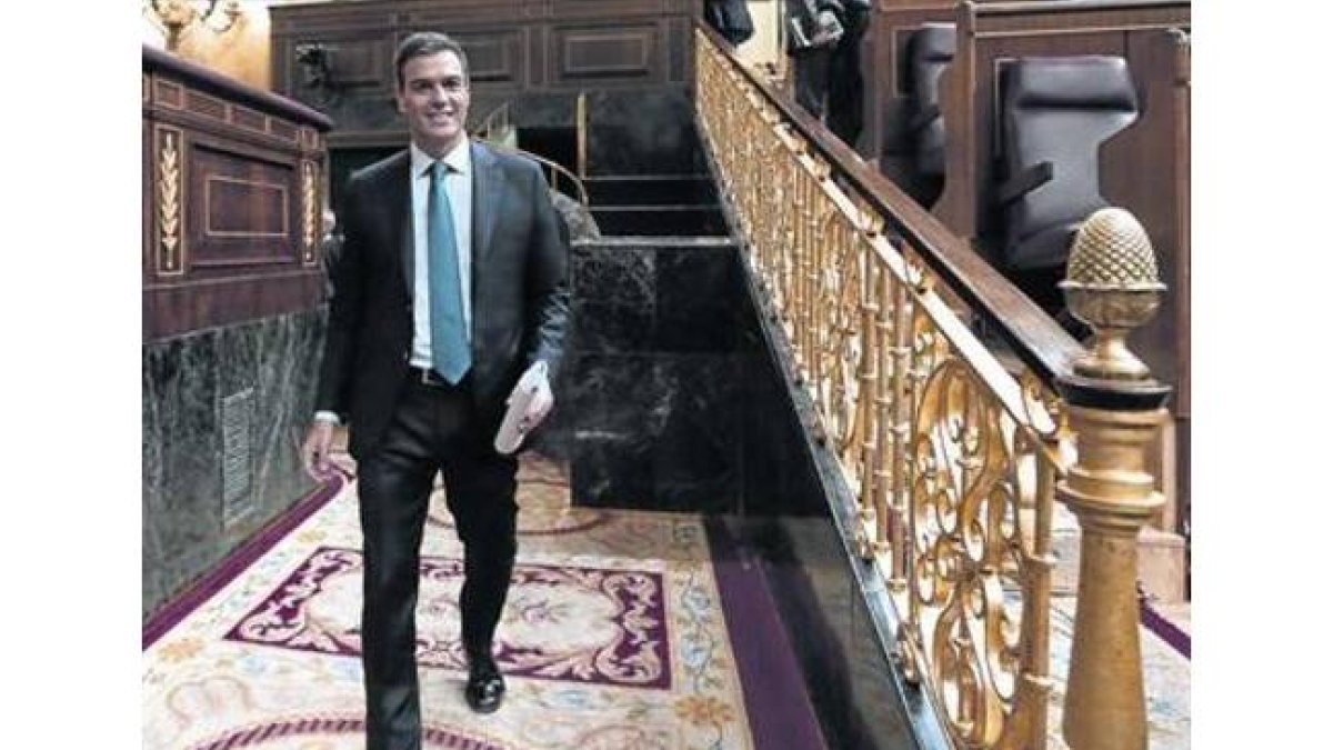El líder del PSOE, Pedro Sánchez, el pasado 10 de septiembre en el Congreso.-Foto: JUAN MANUEL PRATS