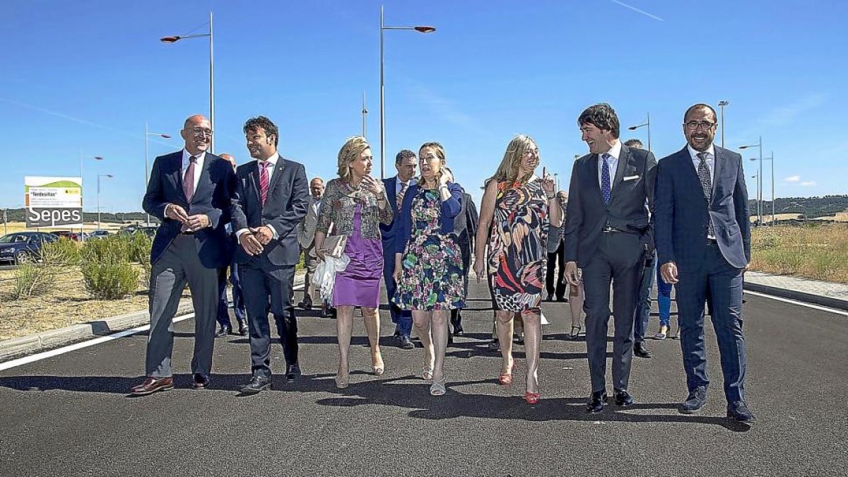 La ministra de Fomento en funciones, Ana Pastor, inaugura ayer la nueva conexión del Polígono de Tordesillas-ICAL