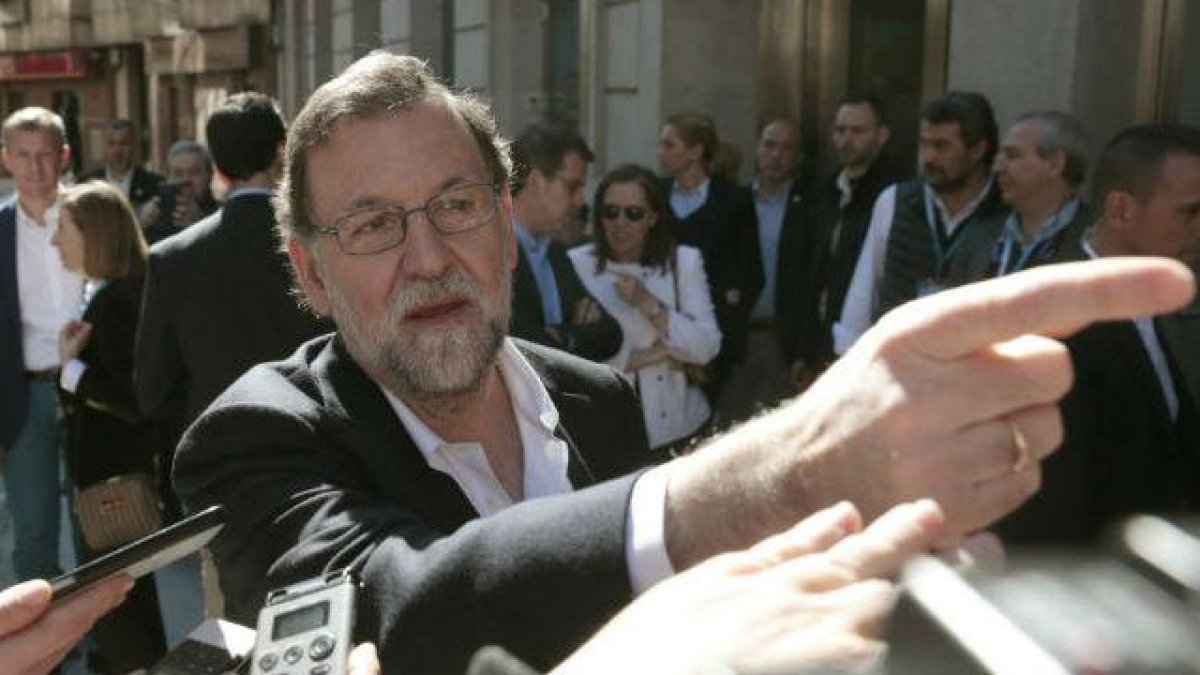 Rajoy visita Pontevedra, la ciudad donde fue concejal y de la que fue declarado persona 'non grata'.-EFE