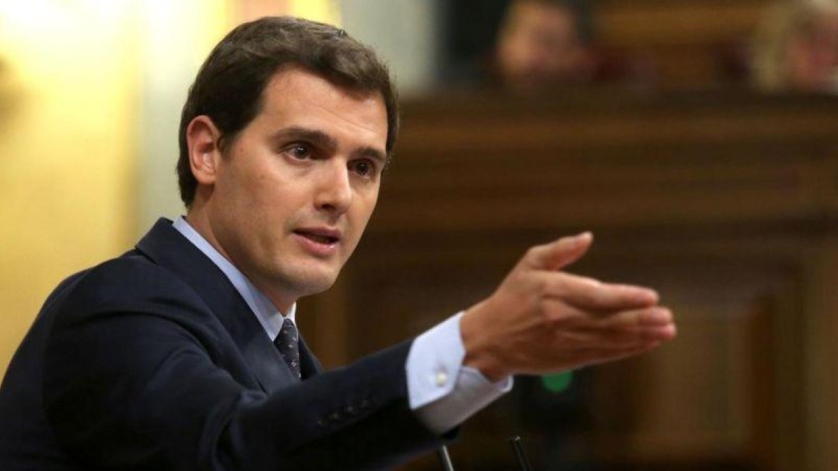 El líder de Cs, Albert Rivera, en el pleno de la moción de censura encabezada por Pedro Sánchez.-DAVID CASTRO